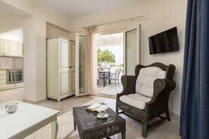 舒適別墅 | 客廳 | 32-吋智慧型電視，提供衛星頻道