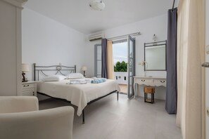 1 bedroom, Egyptian cotton sheets, premium bedding, in-room safe - Iliada Villas (Naxos)