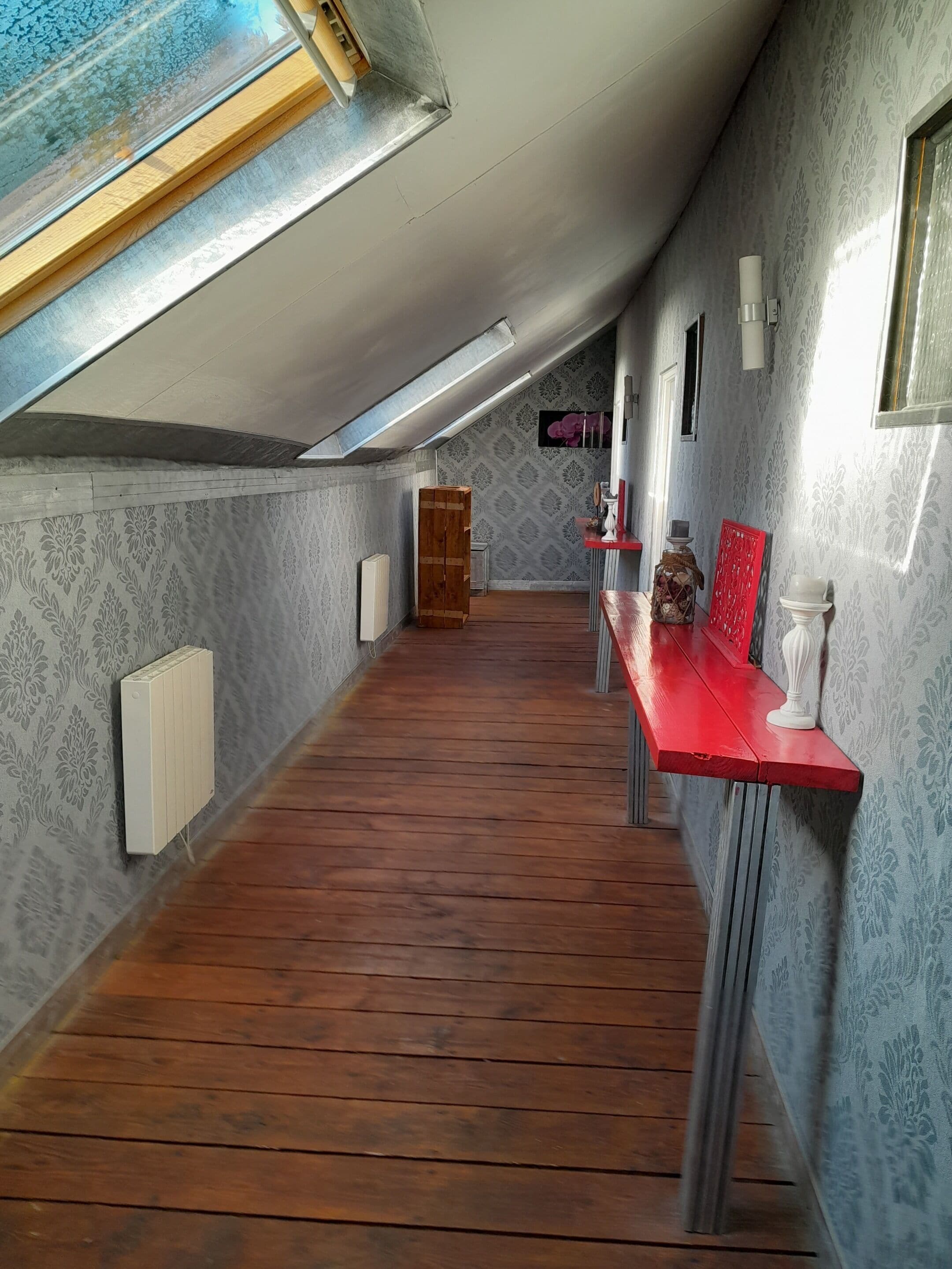 Traditionele tweepersoonskamer, en-suite badkamer, uitzicht op zwembad