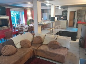 Traditional-Dreibettzimmer, mit Bad, Poolblick | Unterkunftsgelände