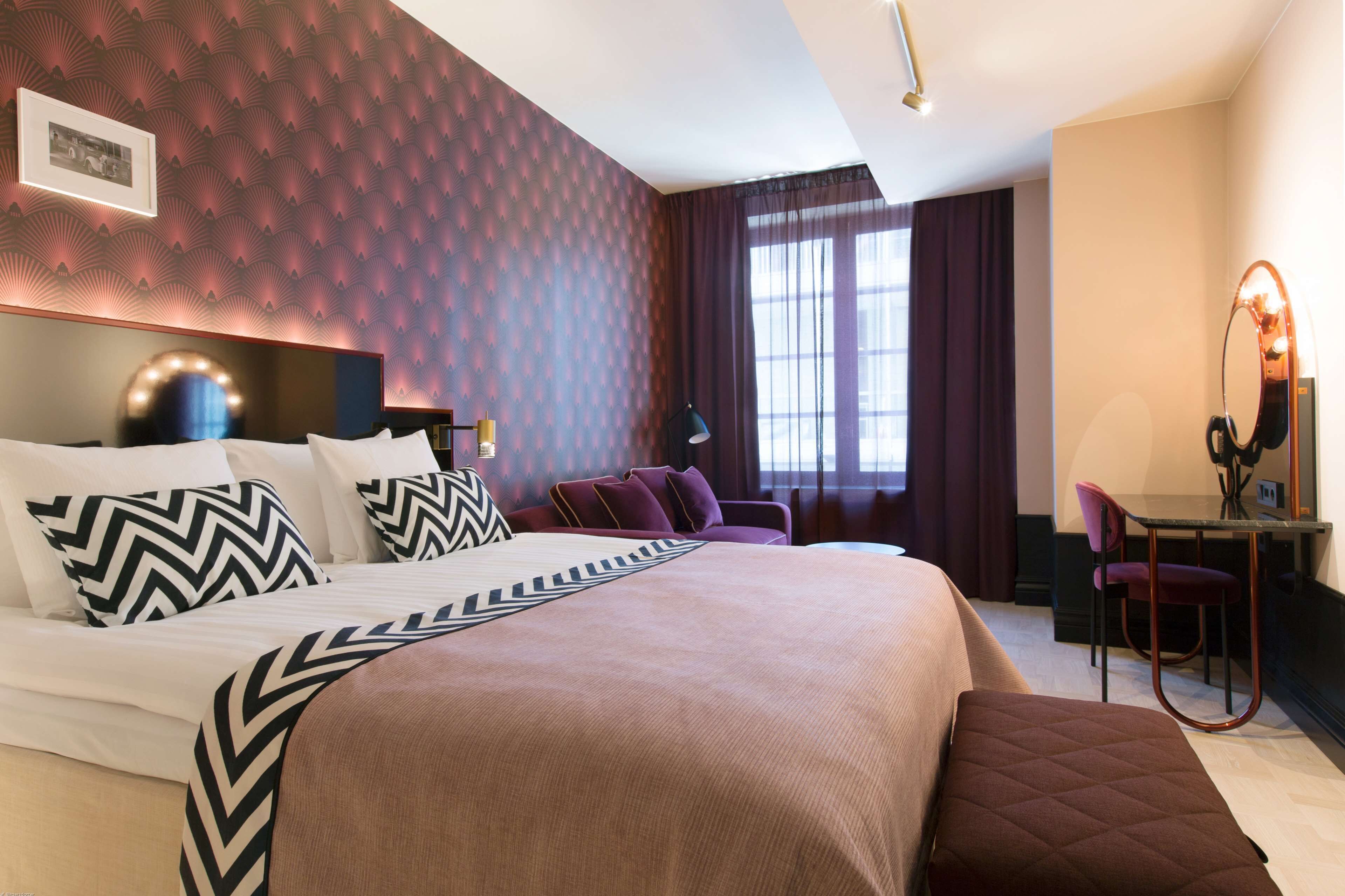 Caja de seguridad en la habitación, escritorio y cortinas blackout 