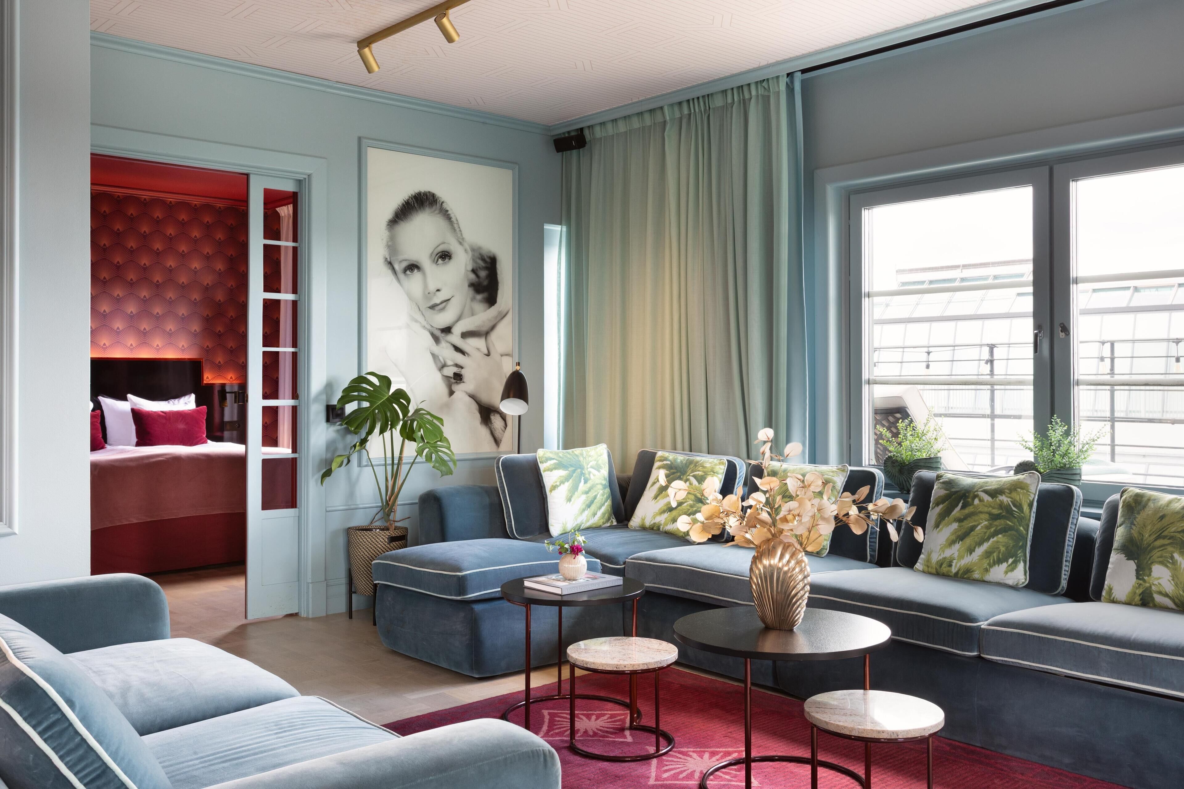 Caja de seguridad en la habitación, escritorio y cortinas blackout 