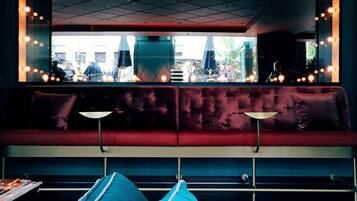 Cocktail bar