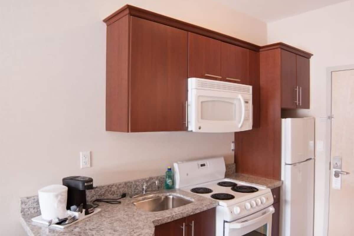 deluxe room, 2 queen beds, kitchen | private kitchen | microwave, coffee/tea maker, cookware/dishes/utensils