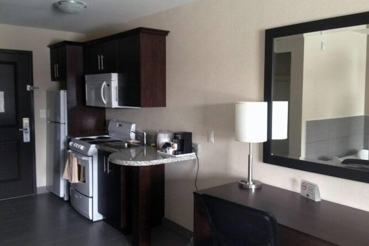 microwave, coffee/tea maker, cookware/dishes/utensils