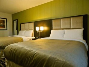 Desk, iron/ironing board, cots/infant beds, rollaway beds - Carlyle Western Star Inn & Suites (Carlyle)