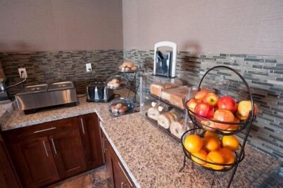 Carlyle Western Star Inn & Suites