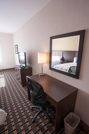 Desk, free WiFi - Stoughton Western Star Inn & Suites (Stoughton)