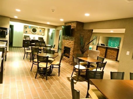 Dining. Stoughton Western Star Inn & Suites