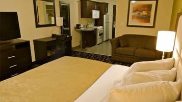 Deluxe Room, 1 King Bed, Kitchen | Desk, free WiFi