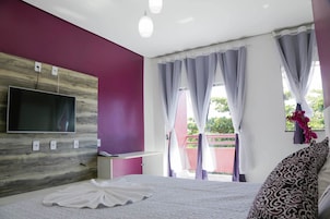 Quarto quádruplo premium | Cofres nos quartos, cortinas blackout, ferros/tábuas de passar roupa