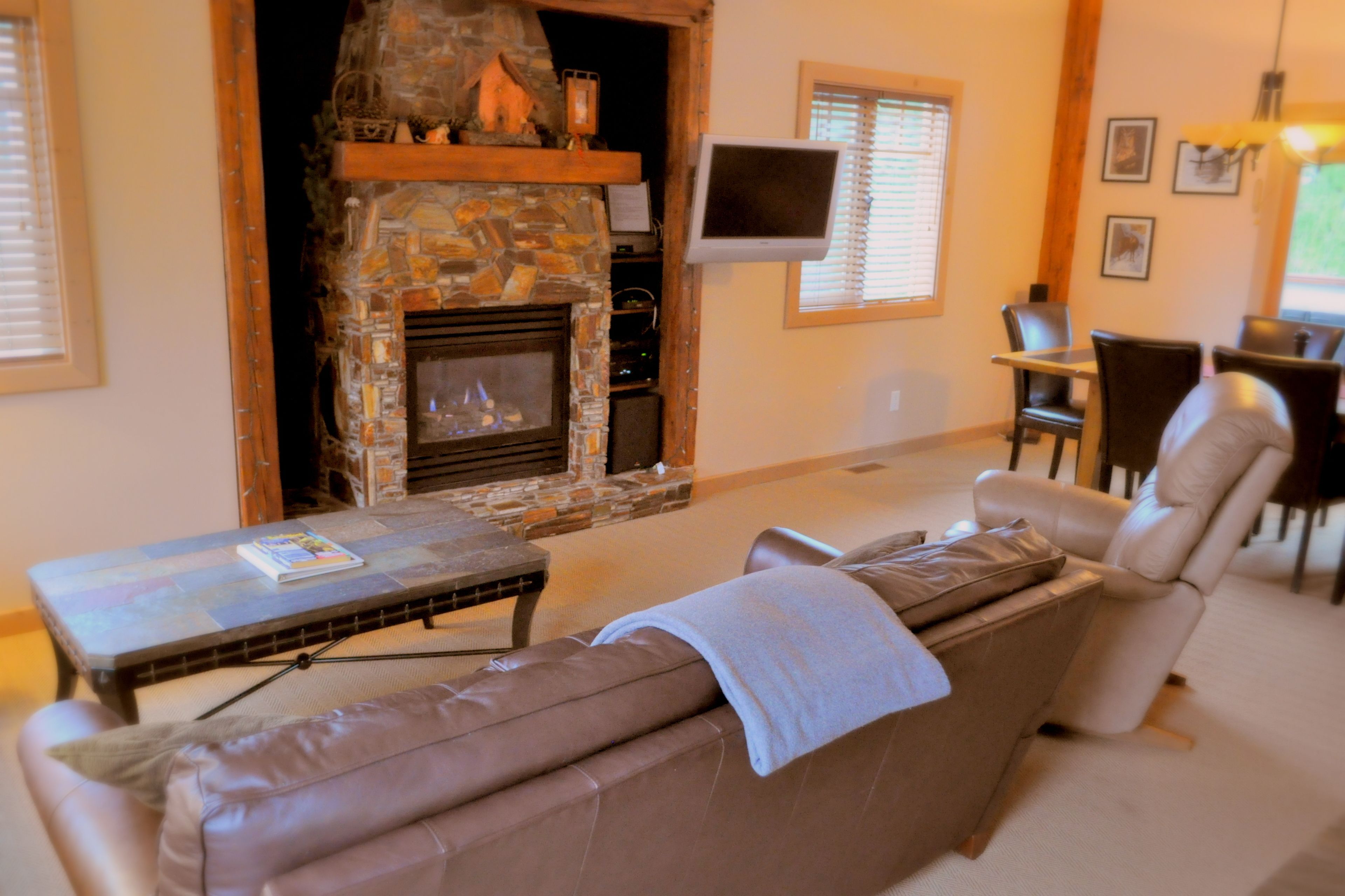 Condo, 4 Bedrooms | Living area | TV, fireplace