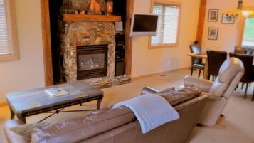 Condo, 4 Bedrooms | Living area | TV, fireplace