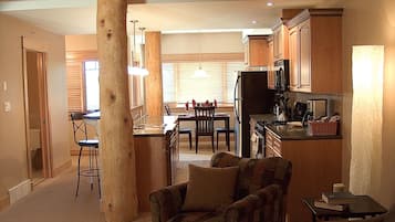 Condo, 4 Bedrooms | In-room dining