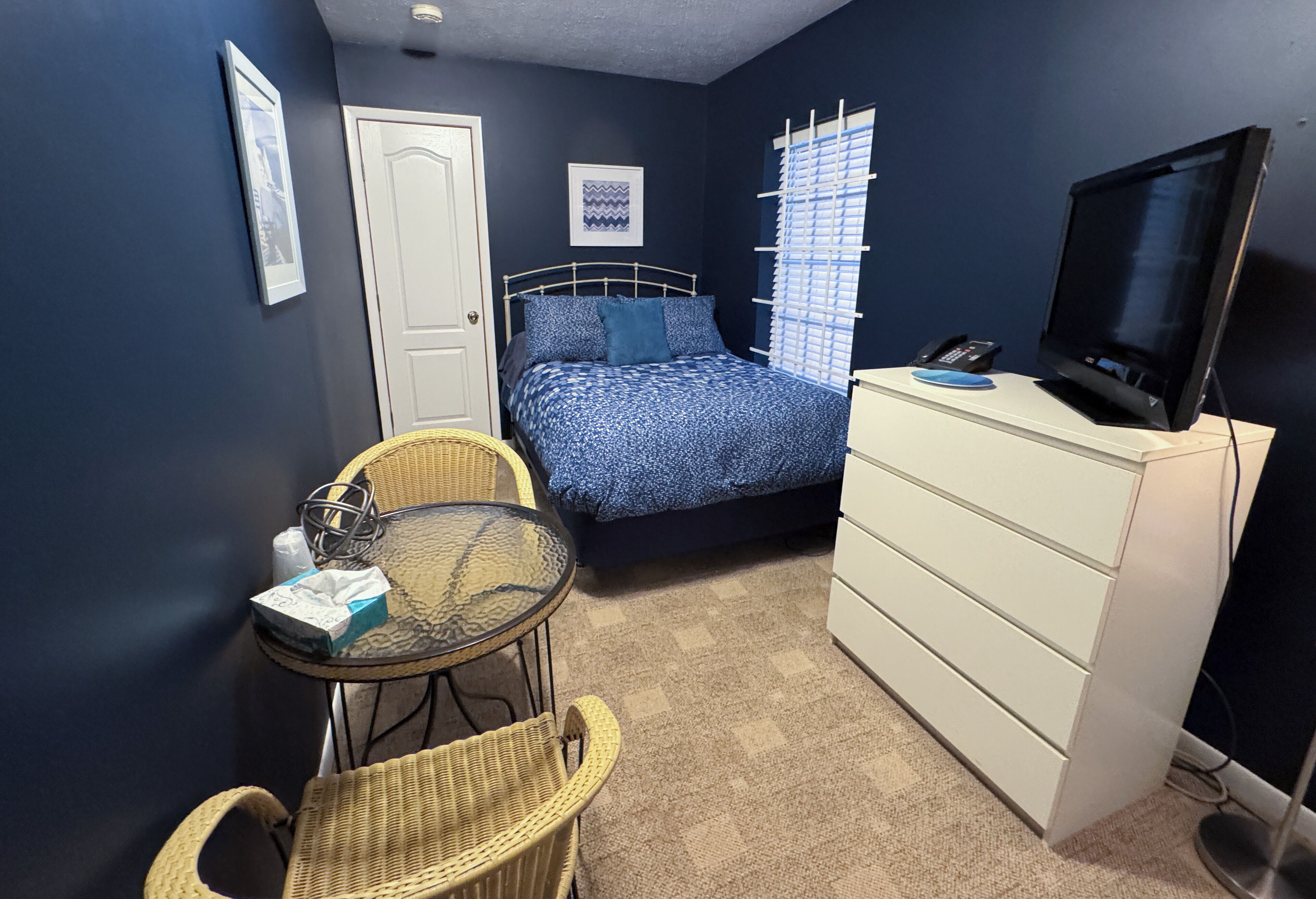 Room | Iron/ironing board, free WiFi