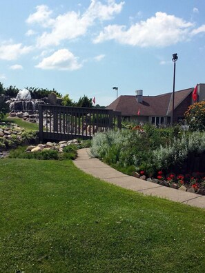 Property grounds - The Seasons Inn at Nicks Place (Edinboro)