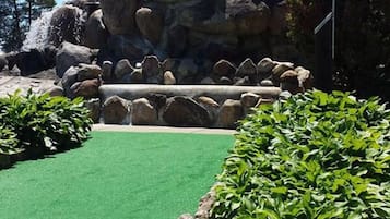 Mini-golf