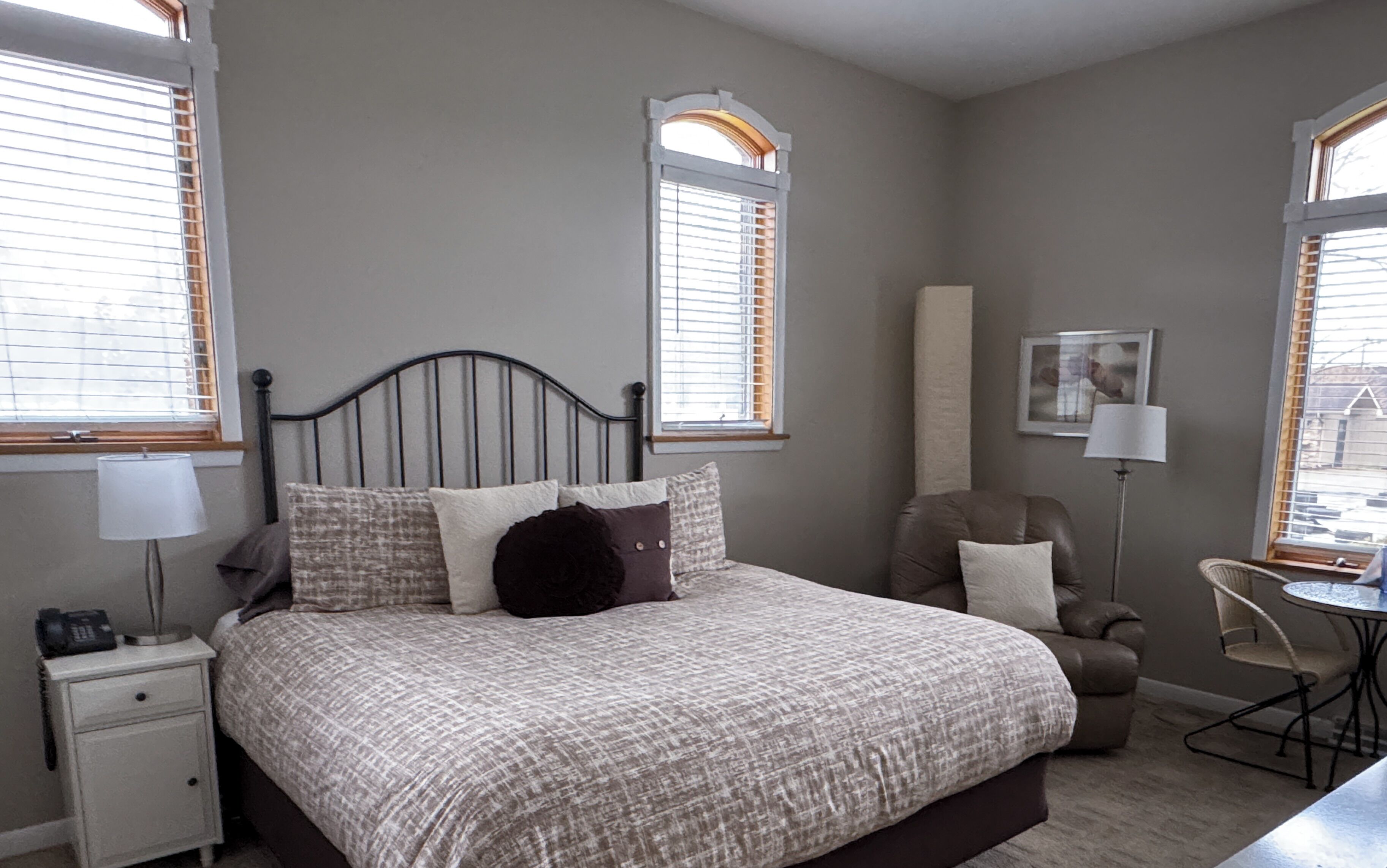 Room | Iron/ironing board, free WiFi