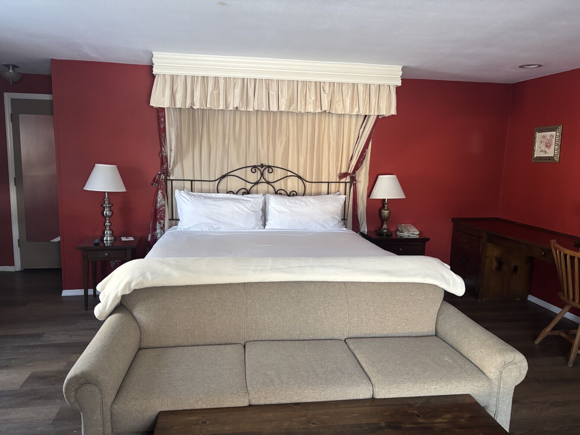 Courtyard King Sofabed | Individually decorated, individually furnished, desk, iron/ironing board