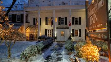 Experience the historic charm of the Beekman Inn, featuring a colonial facade with a central entrance and beautifully manicured grounds.