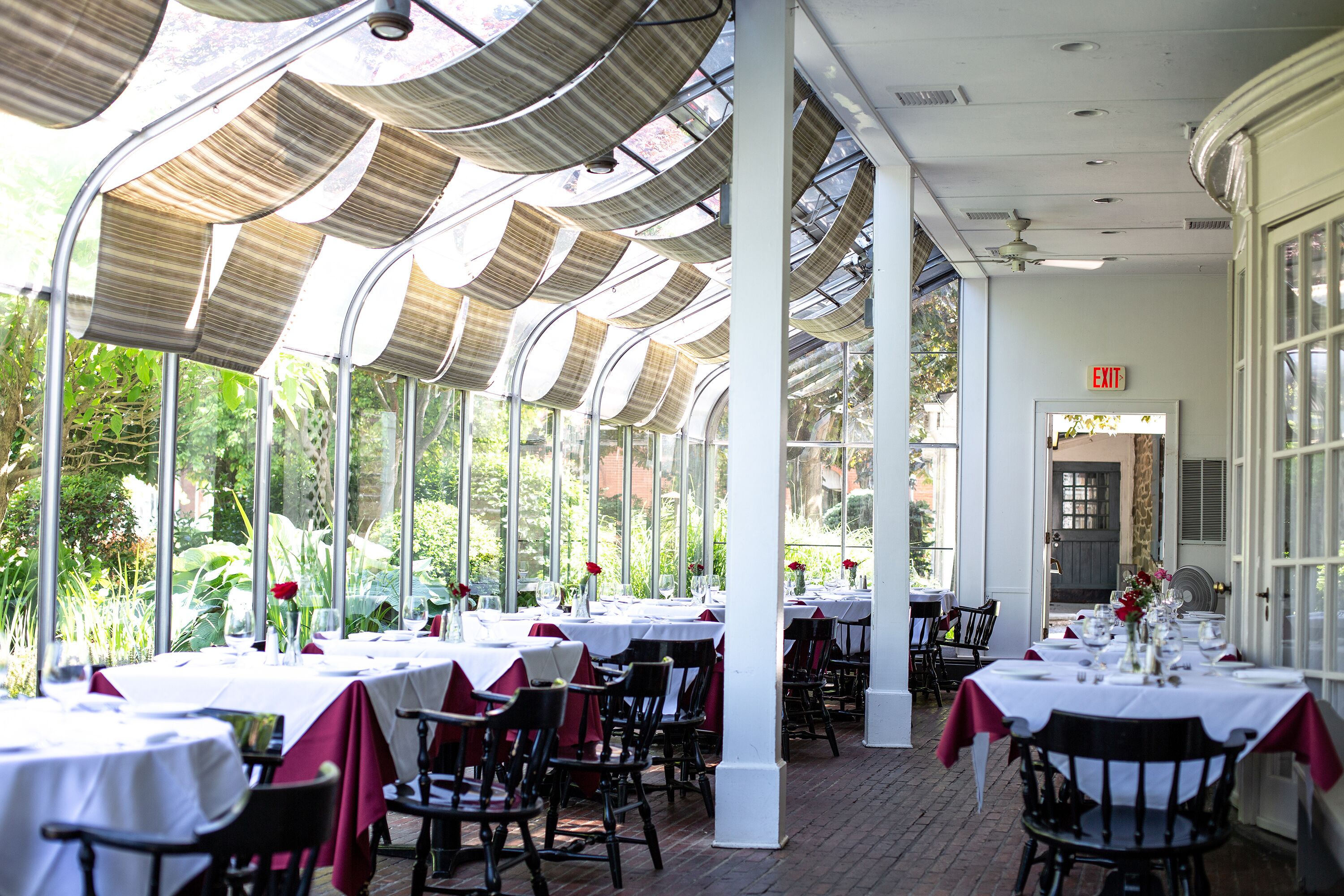 Lunch, dinner, brunch served; American cuisine 