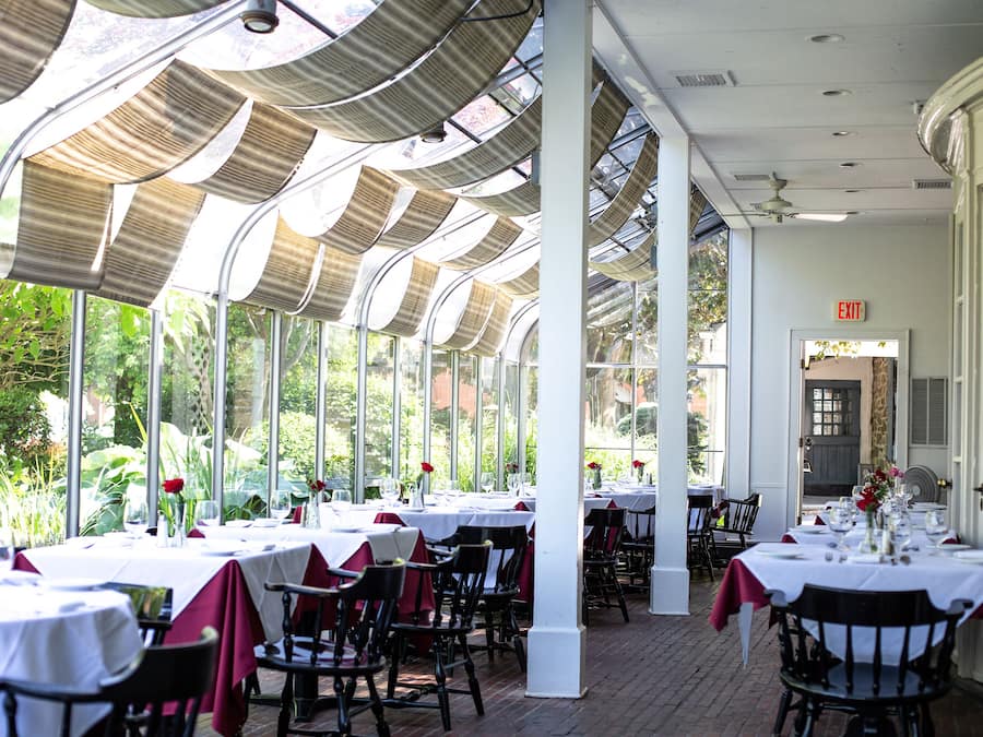 Lunch, dinner, brunch served; American cuisine