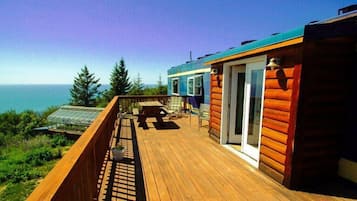 Moose Caboose Upstairs | Terrace/patio