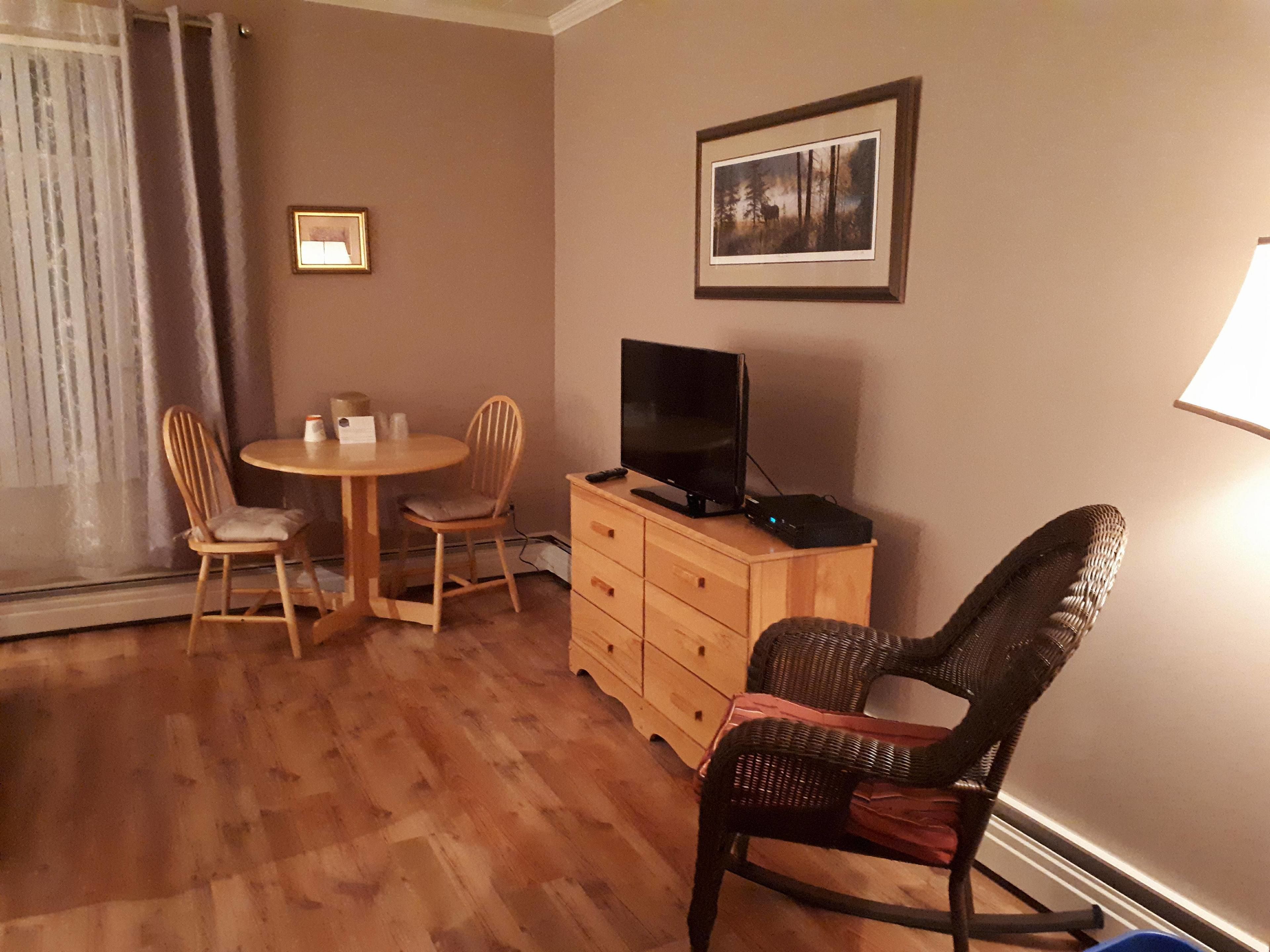 standard room, 1 double bed | living area | tv