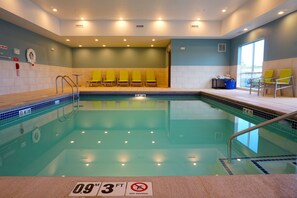 Indoor pool - Holiday Inn Express & Suites Omaha - Millard Area by IHG (Omaha)