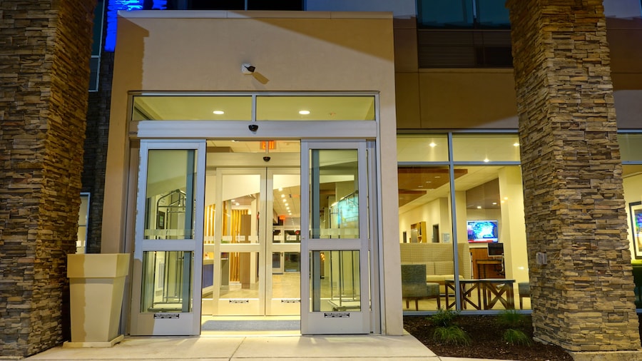 Holiday Inn Express & Suites Omaha - Millard Area by IHG