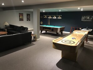 Billiards - Hush Lodge & Cottages (Madawaska Valley)