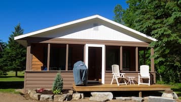 2 Bedroom Cottage w/ fireplace and full kitchen (easy water access) | Vue de la chambre