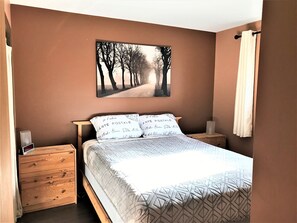 2 Bedroom Cottage w/ fireplace and full kitchen (easy water access) - Hush Lodge & Cottages (Madawaska Valley)