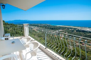 Studio, Sea View | Desk, laptop workspace, iron/ironing board, bed sheets
