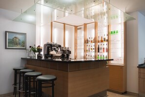 Bar (on property) - Dom (LINZ)