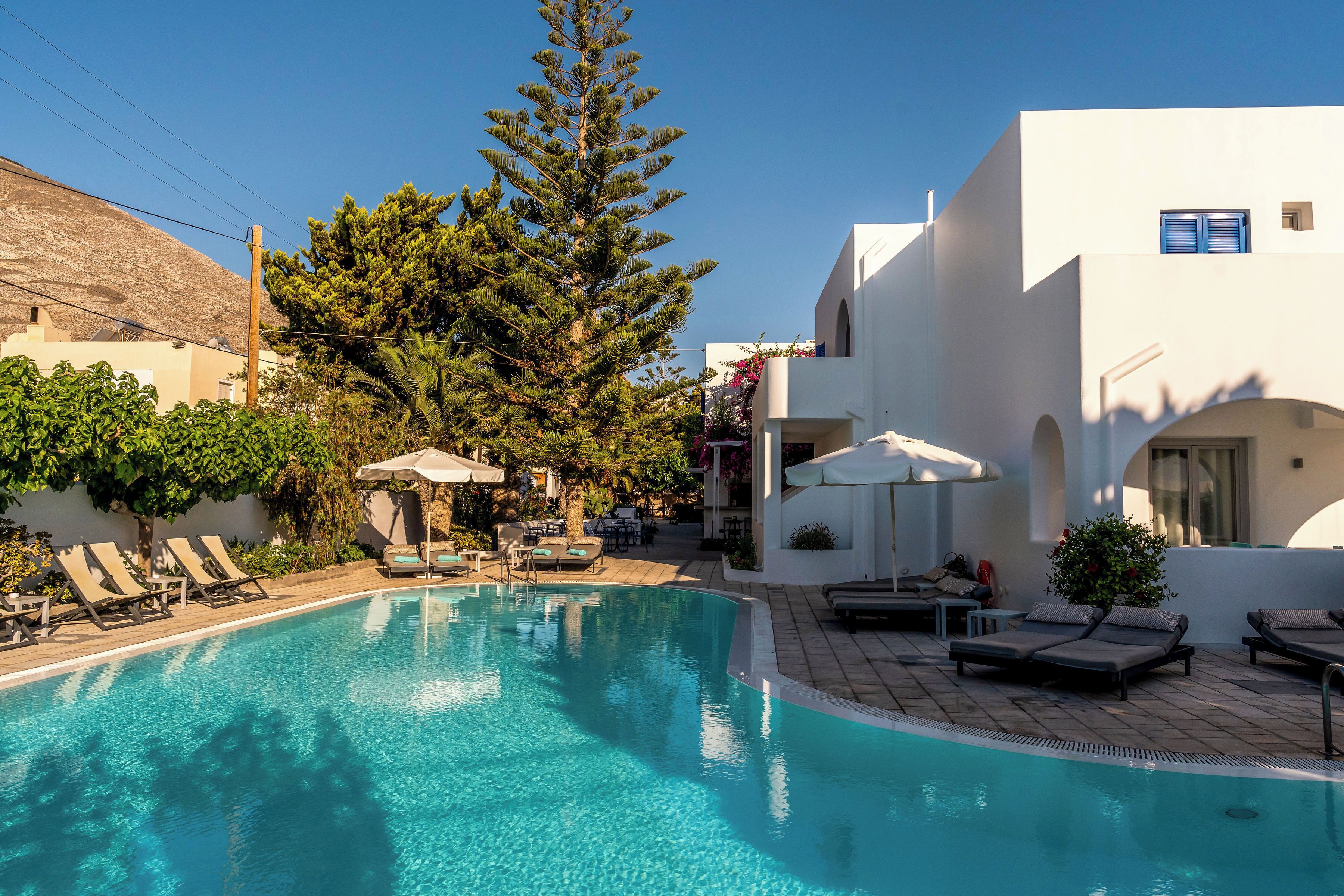 outdoor pool, pool loungers