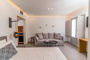 Junior Suite, Pool View with Plunge pool | Premium-sengetøj, Tempur-Pedic-senge, pengeskab på værelset, skrivebord