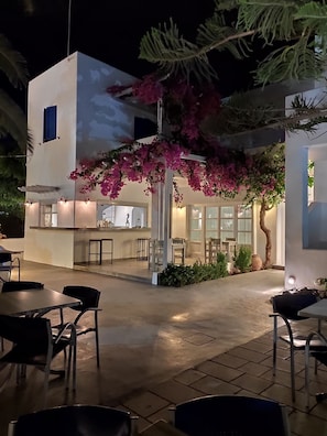 Bar (on property) - Hippocampus Hotel (Santorini)