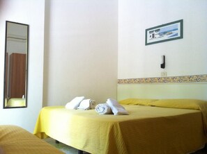 A hotel room with two beds, a mirror, a painting, and a telephone on the wall. - Hotel Alabama (RIMINI)