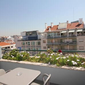 Outdoor dining - Hotel Imperador (Lisbon)