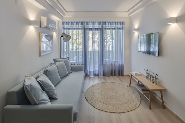 Suite Double | Living area | Flat-screen TV - Hotel Imperador (Lisbon)