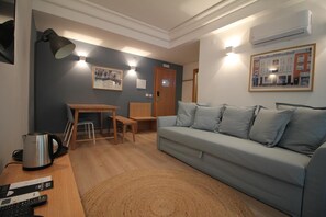 Suite Double  | 起居區 | 平面電視