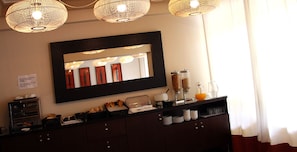 Free daily buffet breakfast  - Hotel Imperador (Lisbon)