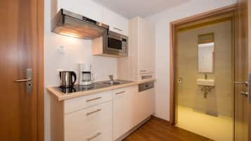 Family Room, Balcony | Private kitchenette