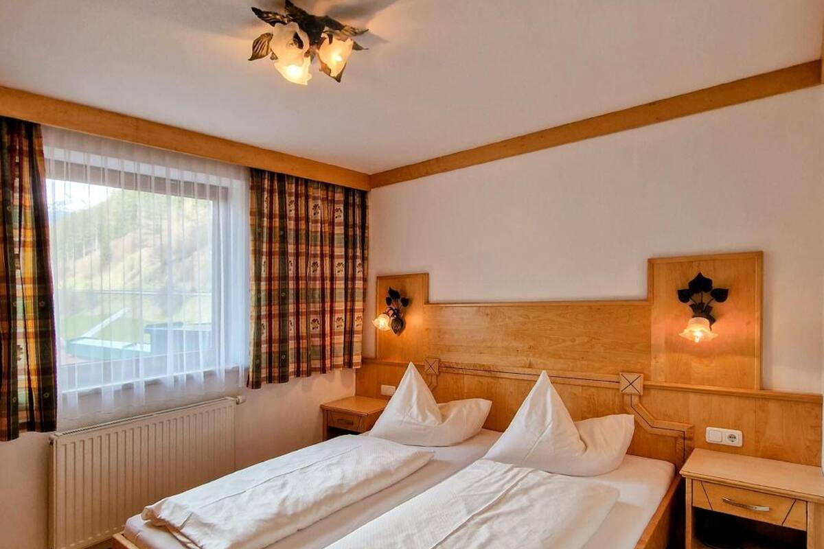 Soundproofing, cribs (free), rollaway beds (surcharge), WiFi (free)