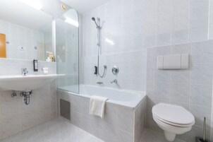 Standard Single Room | Bathroom | Towels