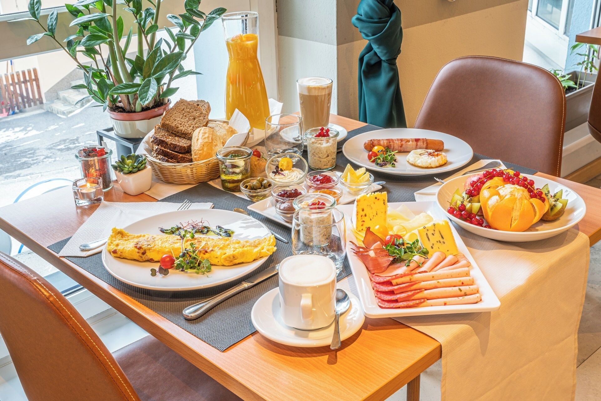 Free daily buffet breakfast