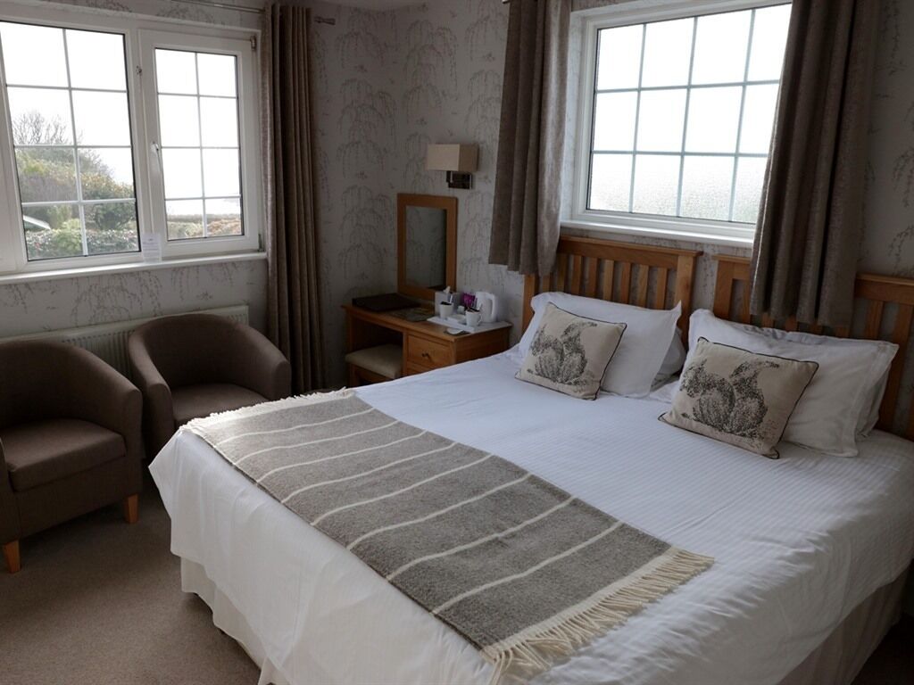 standard double or twin room, ensuite, sea view