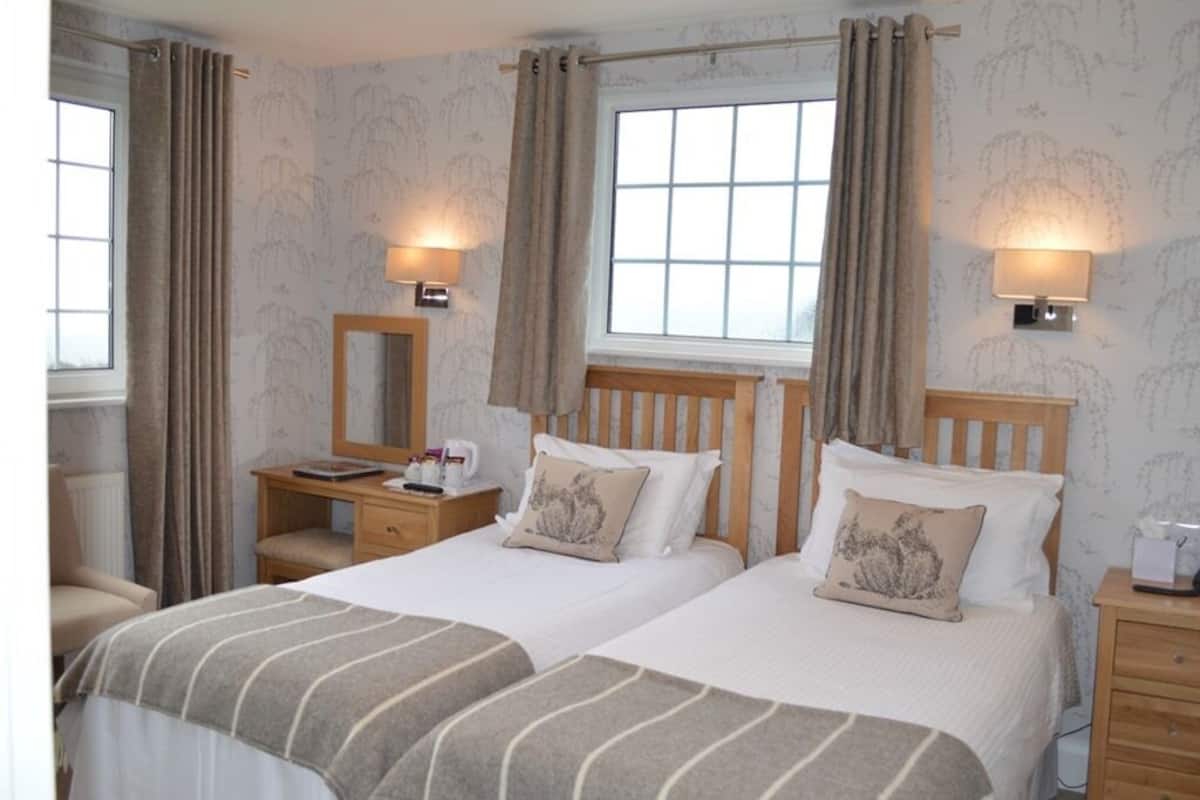 standard double or twin room, ensuite, sea view