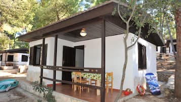 Bungalow Economy, 1 camera da letto, angolo cottura | Una cassaforte in camera